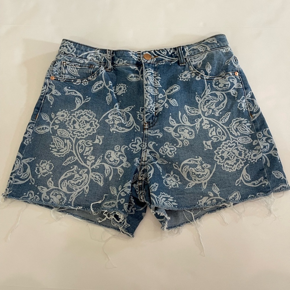 City Blues Eco-Friendly Denim Floral Print Shorts size 12/31